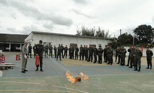 1BdaCMec Instrucao Prevencao Combate Incendio 03