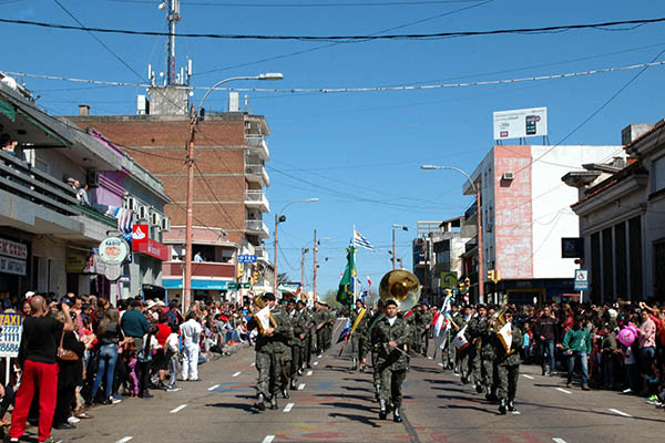 Desfile 5º R C Mec 01