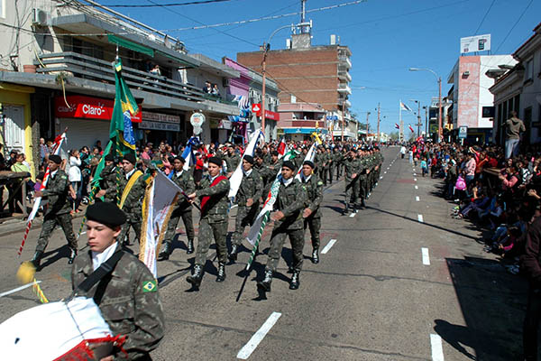 Desfile 5º R C Mec 02