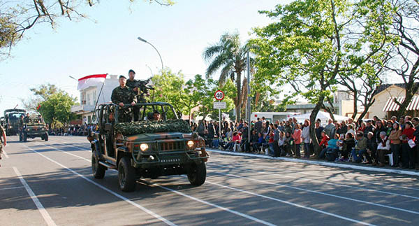 1BdaCMec Abertura Desfile Motorizado Maj Moura