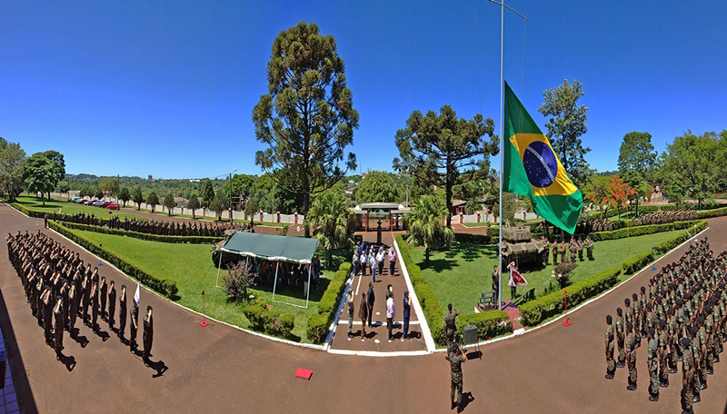 Cerimônia reuniu militares e civis em frente ao Pavilhão de Comando