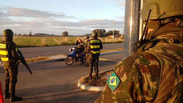 Revista em motocicleta (2)